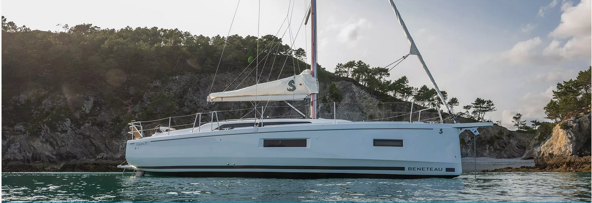 OCEANIS 30.jpg