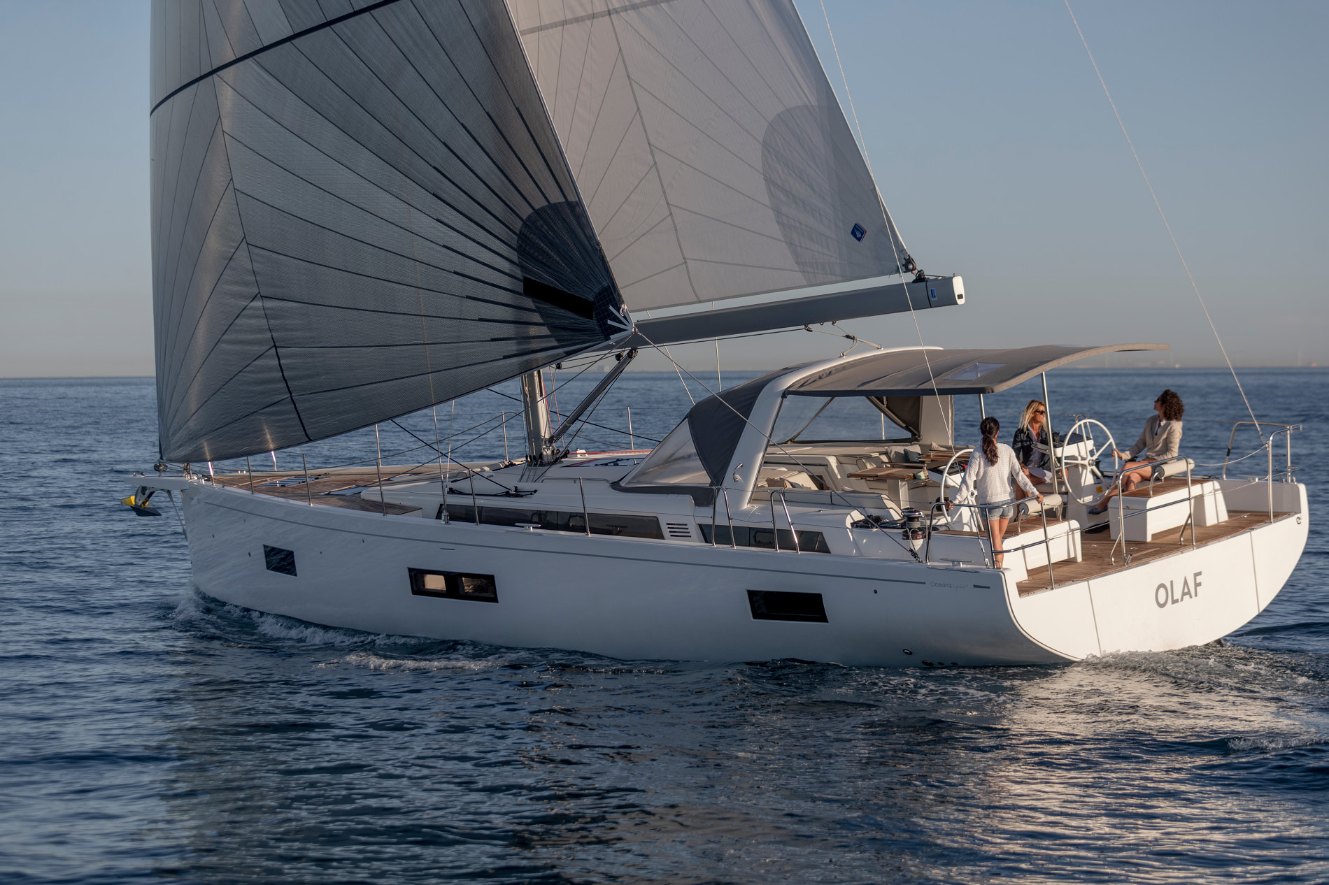 oceanis341-ext1.jpg